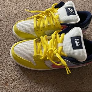 Men’s Nike “Be True” Dunks size 10